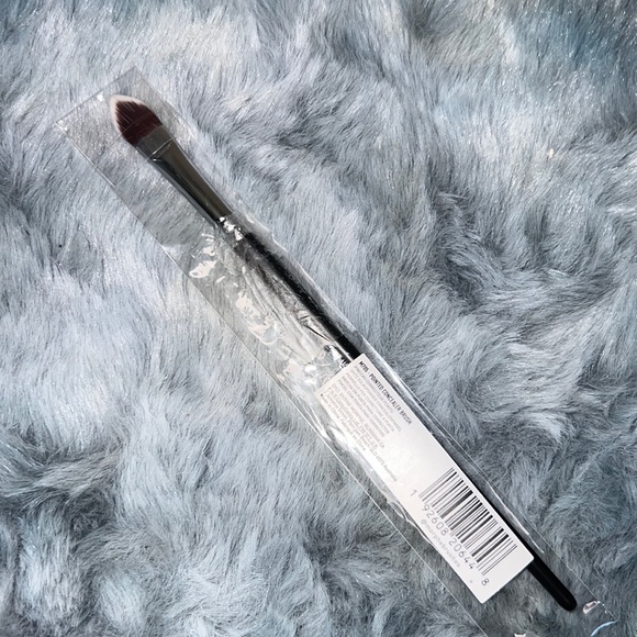 MORPHE POINTED CONCEALER BRUSH M705 - Picture 2 of 6